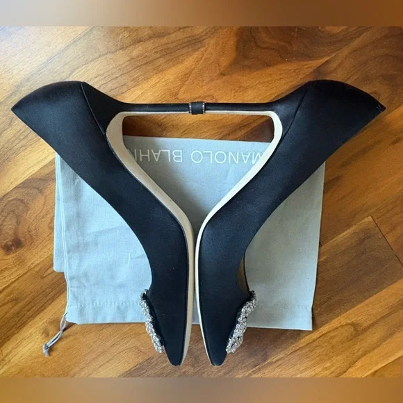 Manolo Blahnik, Black Satin Hangisi Pumps 90, NEW - Picture 8 of 13